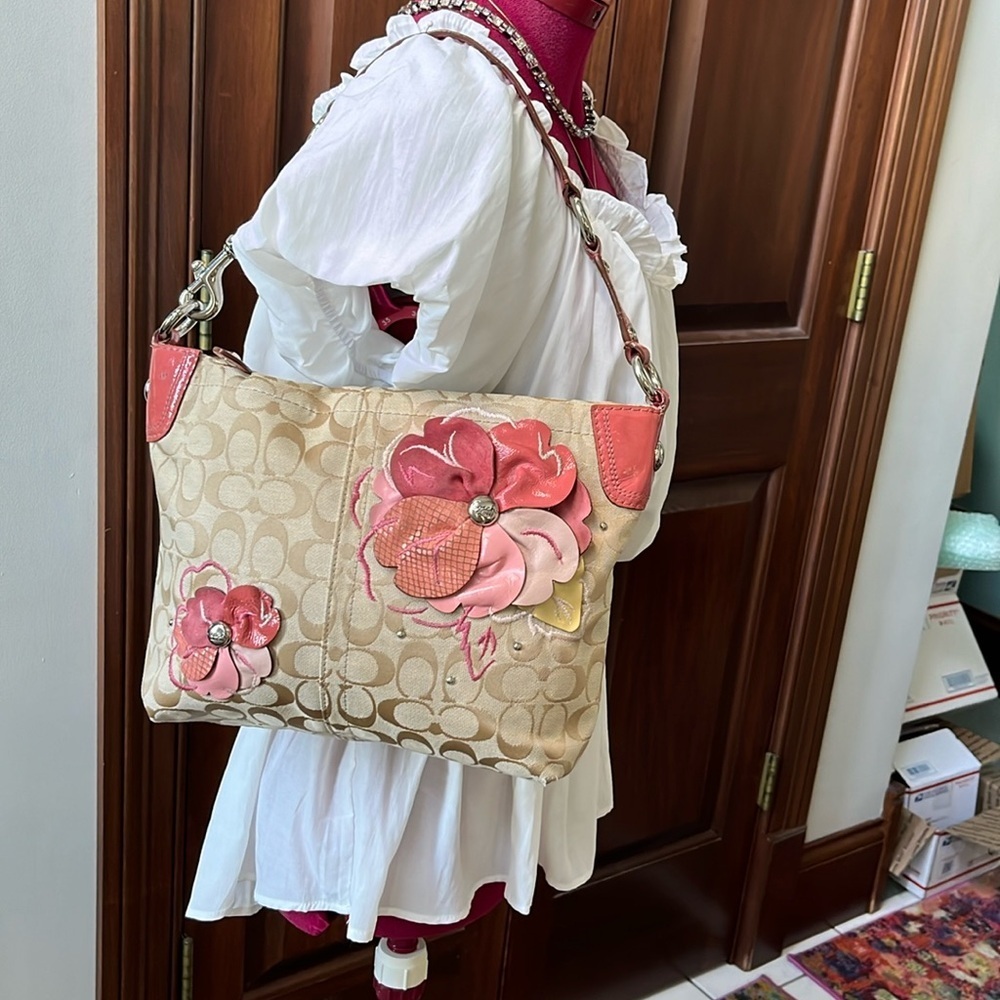 Coach  Rare Gift Vintage Shoulder bag   leather floral appliqué monogram canvas
